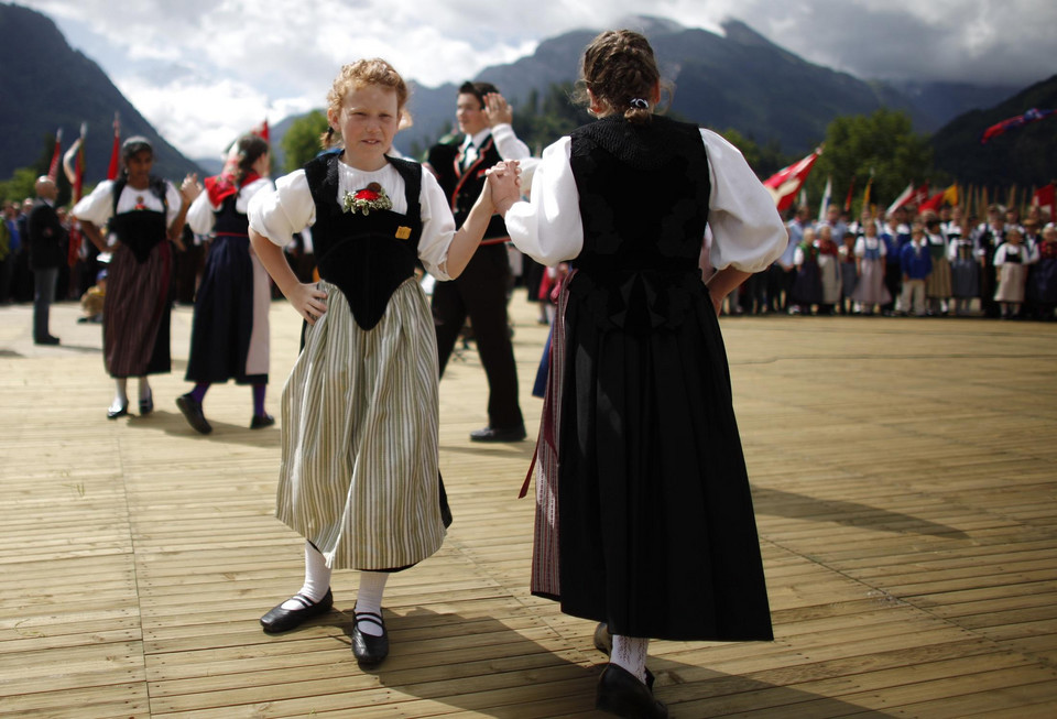 Switzerland, INTERLAKEN, 2011-06-19T122602Z_01_PLA18_RTRIDSP_3_SWITZERLAND.jpg