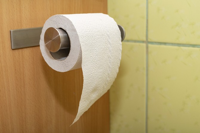 Toalet papir bi uvek trebalo da stoji okrenut napred