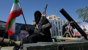 Pripadnica paravojne jedinice Basidž, povezane sa Iranskom revolucionarnom gardom