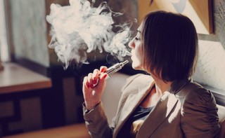 Zero państwowego wsparcia dla e-papierosów