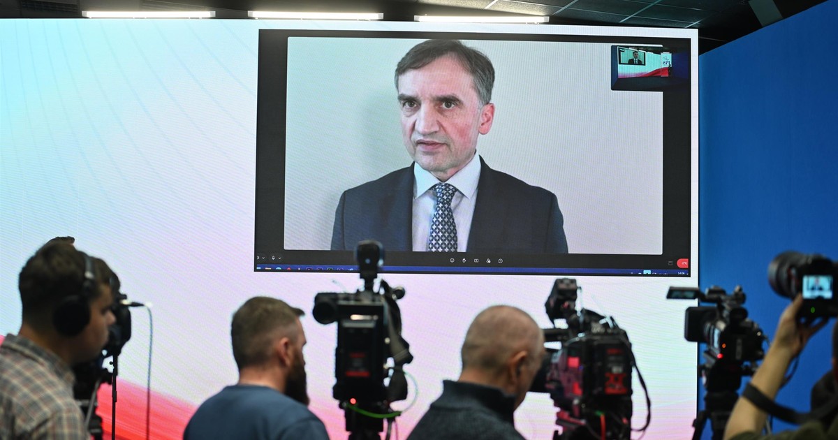 Politycy PiS w obronie Ziobry. Grzmią o "zemście" przed siedzibą Żurka