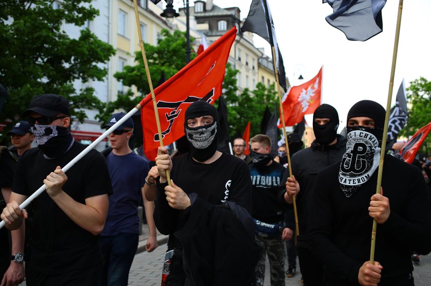 Marsz środowisk narodowych w centrum Warszawy