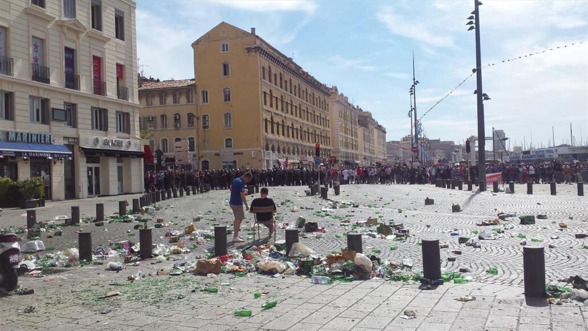 Rosjanie wytrenowani w bójkach byli zamieszani w najbardziej brutalne i agresywne walki chuliganów w Marsylii - powiedział na konferencji prasowej prokurator generalny w regionie Brice Robin.