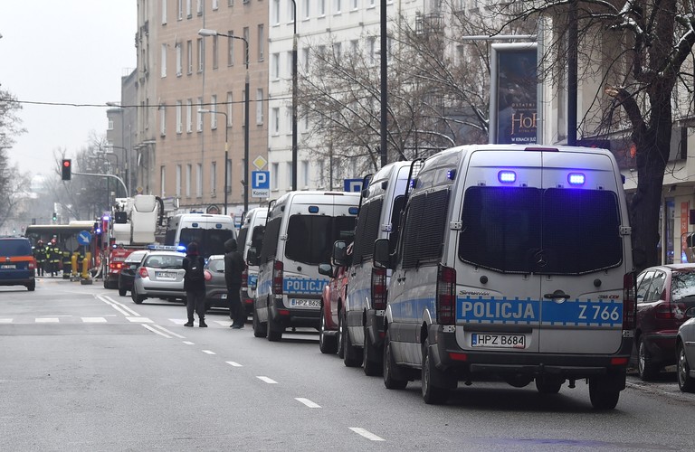 Policyjne radiowozy na miejscu katastrofy