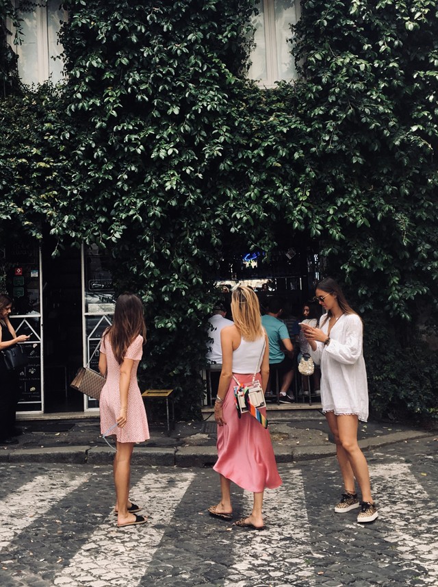 Lefkovics Szonja bemutatja a kedvenc ruhadarabját, ami mindenhez illik