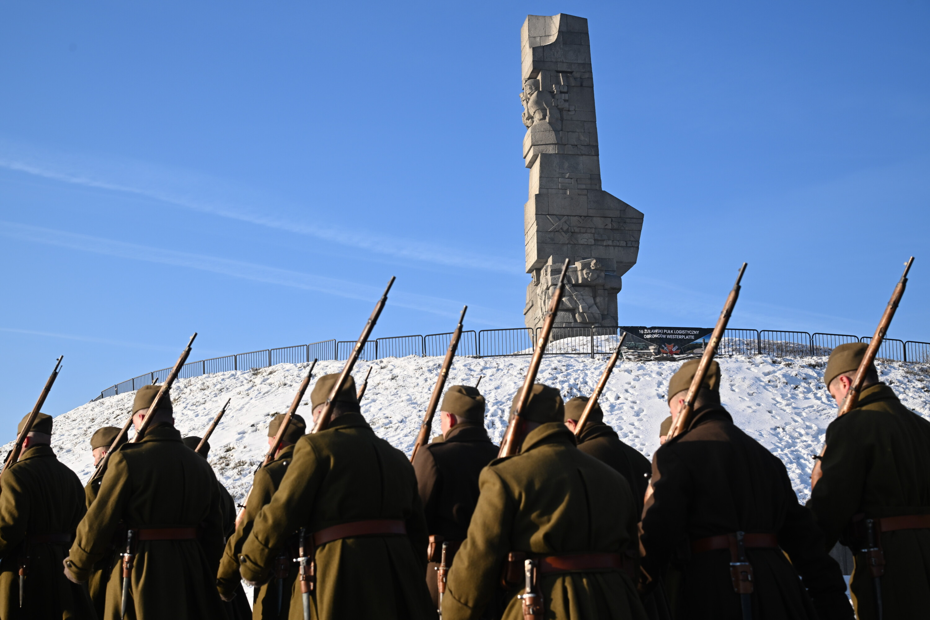 98. rocznica na Westerplatte: Nawrocki o sile polskiego oręża i wolności