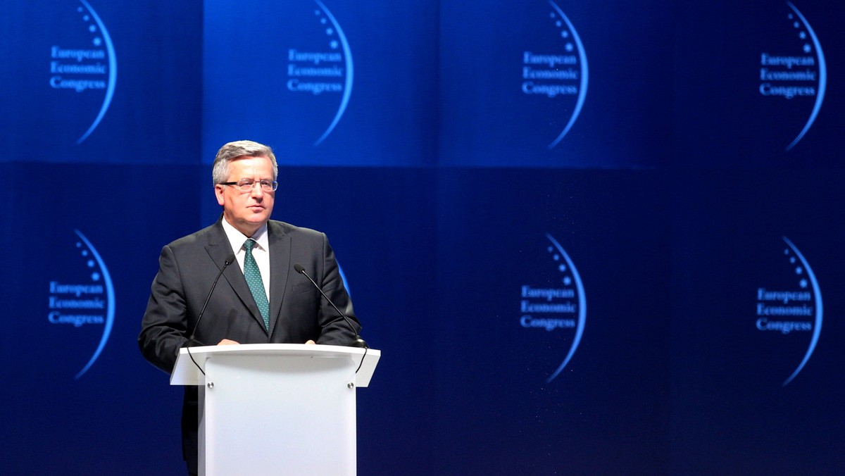 - Bronisław Komorowski przez pięć lat prezydentury nic nie zrobił dla poprawy sytuacji młodych ludzi - uważają politycy SLD. Ich zdaniem, Komorowski nie jest prezydentem dla młodych ludzi, dlatego trzeba odesłać go na emeryturę. - To jałowa krytyka - odpowiada PO.