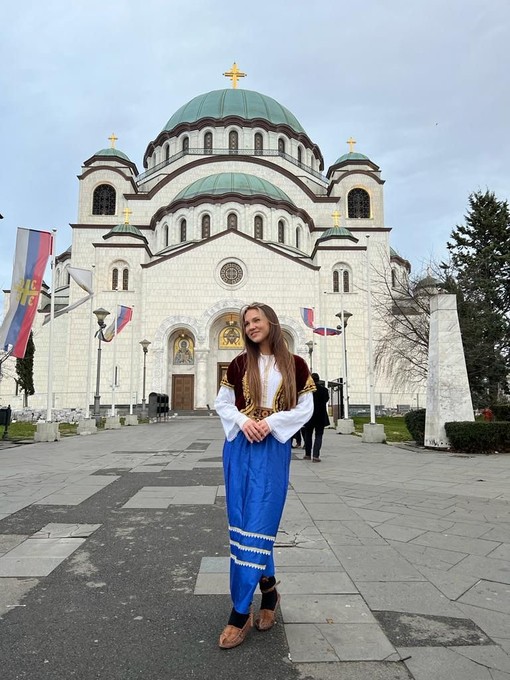 Lepa Marija u narodnoj nošnji