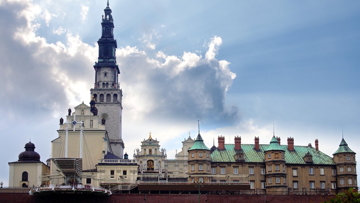 Msza św. pod przewodnictwem prymasa Polski arcybiskupa Wojciecha Polaka zakończyła dziś czterodniowe rekolekcje biskupów na Jasnej Górze. Doroczne spotkania w tym sanktuarium to dla hierarchów czas refleksji, modlitwy i przygotowania się do nowego roku duszpasterskiego.