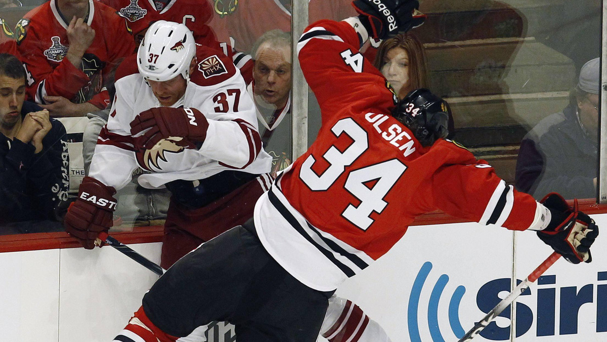 Chicago Blackhawks uratowali się przed odpadnięciem z fazy play-off i pokonali w meczu numer pięć Phoenix Coyotes 2:1. Przed eliminacją nie udało się uciec San Jose Sharks, którzy po raz czwarty ulegli St. Louis Blues.