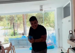 Marija Šerifović podetinjila na moru