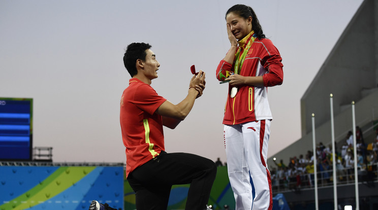 Qin Kai rögtön az olimpiai ezüstérem után kérte meg párja kezét /Fotó:AFP