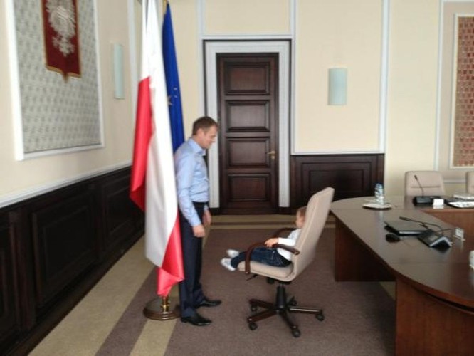 Donald Tusk z wnukiem - zdjęcie z profilu Pawła Grasia