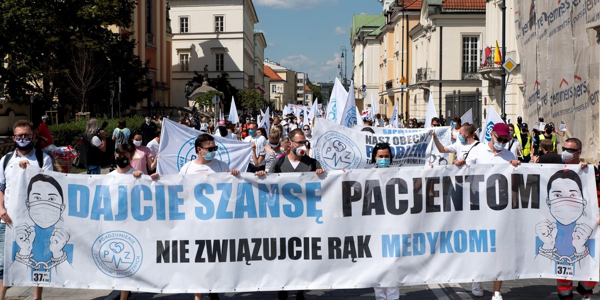 Warszawa: protest medyków przeciwko zaostrzaniu przepisów karnych