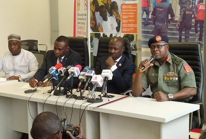 Act. Chairman of the Economic and Financial Crimes Commission (EFCC) Ibrahim Magu and DG of the National Youth Service Corps Maj. Ibrahim during a briefing[Twitter/@officialEFCC]