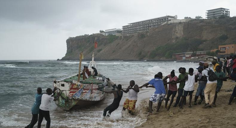 Le chavirement d'une pirogue transportant des migrants à Ouakam fait 17 morts