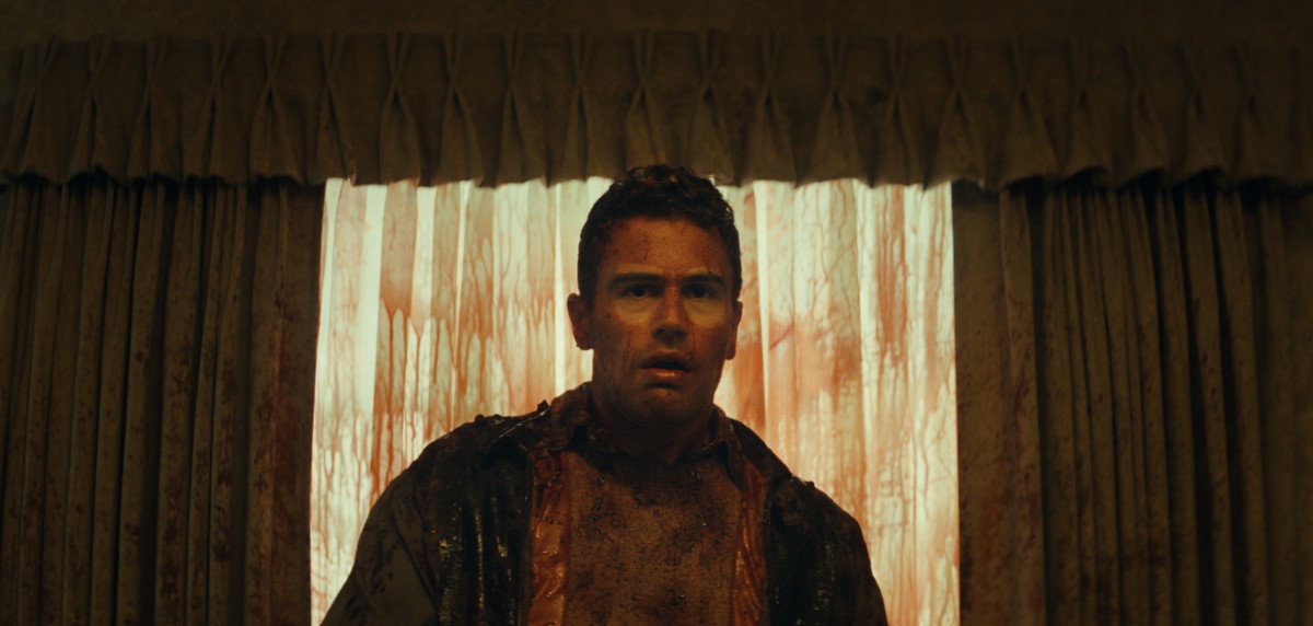 Theo James w horrorze "Małpa"