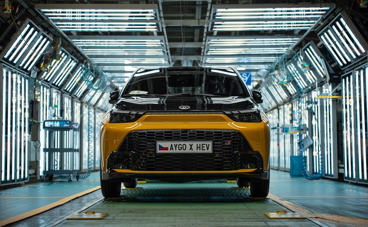 Nowa Toyota Aygo X Hybrid już w produkcji seryjnej. To pierwsza pełna hybryda w klasie małych samochodów