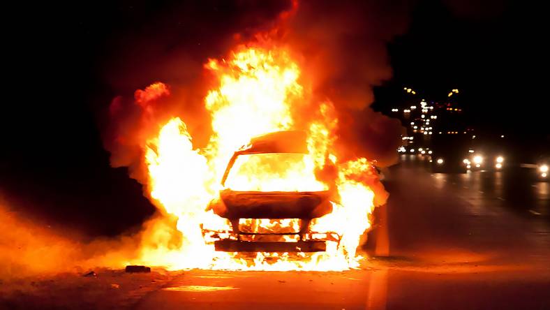Pożar auta – elektryka trudno ugasić!