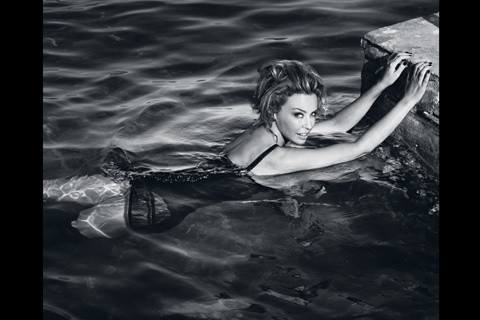 Kylie Minogue w hiszpańskim "Vogue"