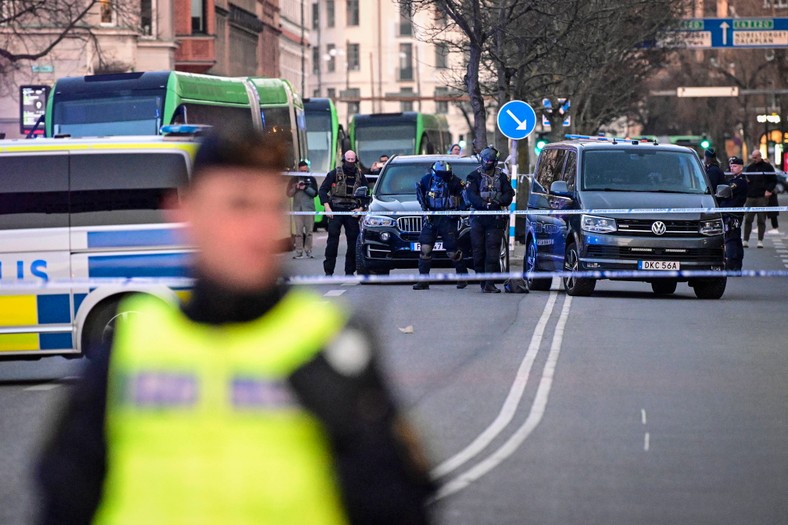 Policja i karetki pogotowia są w szkole, w której doszło do przemocy w Malmo, Szwecja, 21 marca 2022 r.