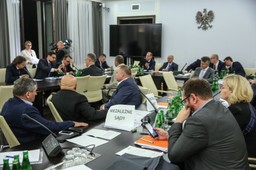 Senatorowie składają poprawki do ustawy o SN