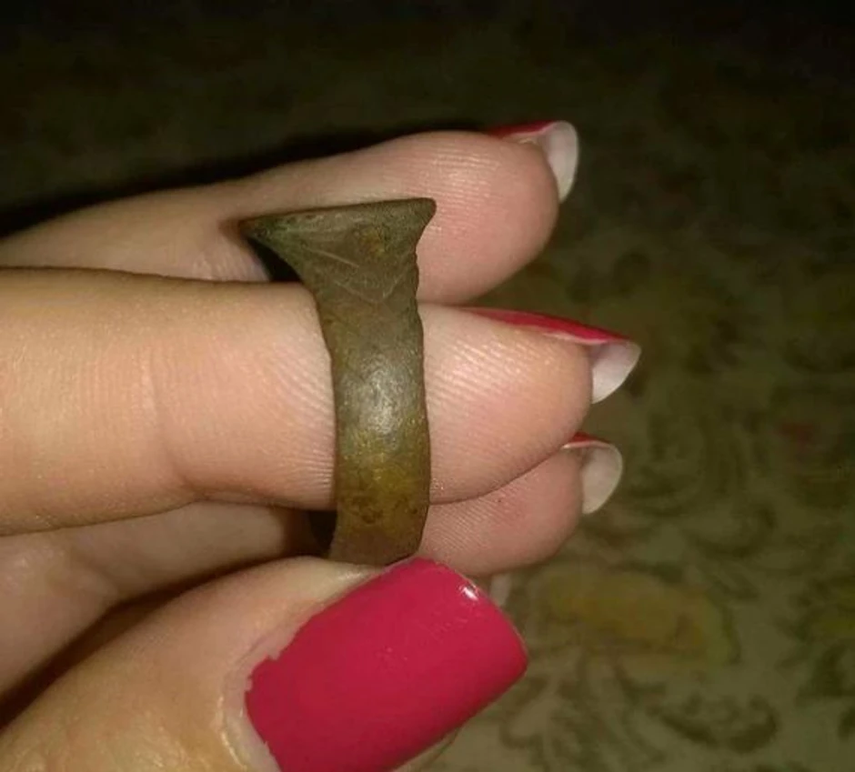 Prsten je godinama bio pod zemljom