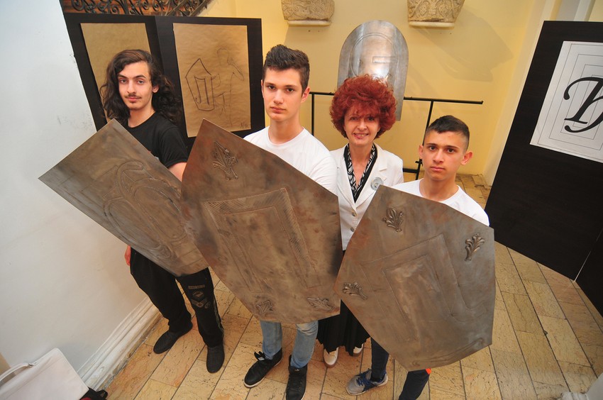 Na štitovima obeležja pojedinih delova Novog Sada