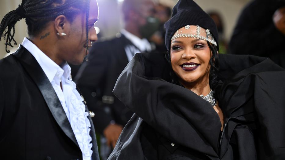 Rihanna várandós! Elképesztő fotókkal jelentették be A$AP Rocky-val közösen