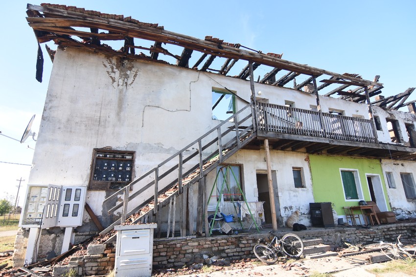 U požaru je izgorela cela zgrada