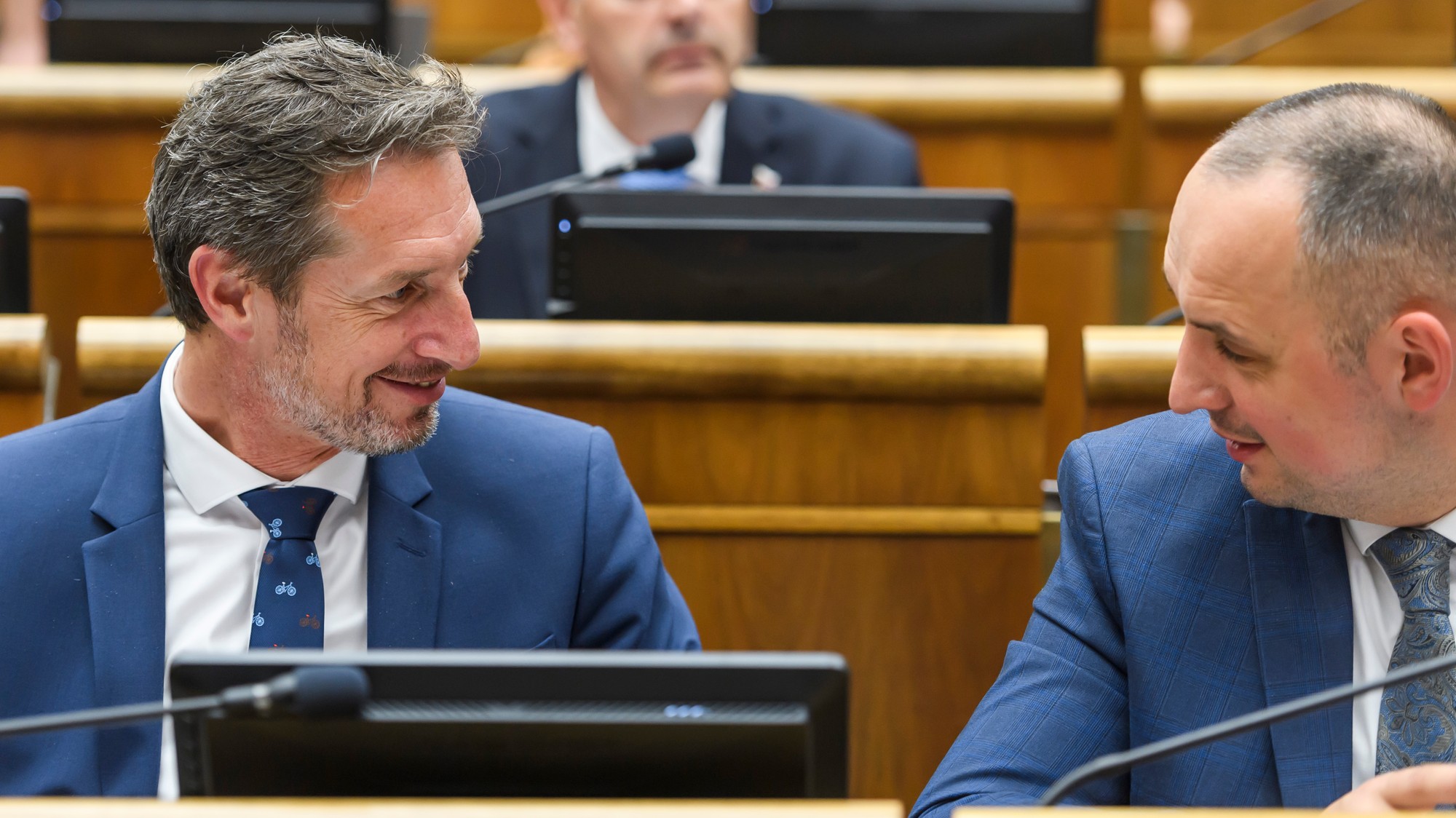Na snímke poslanci NR SR zľava Milan Majerský a František Majerský (KDH) počas 12. schôdze NRSR v Bratislave 16. apríla 2024