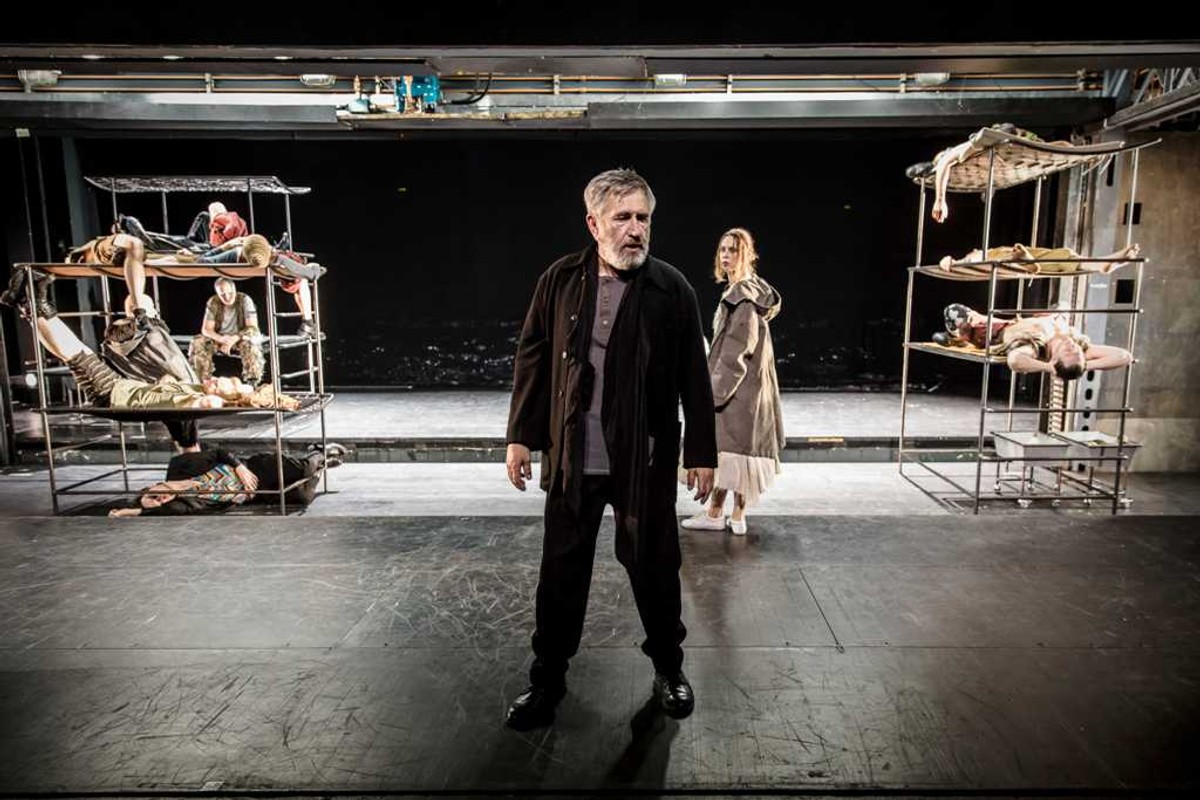 Burza, Teatr Narodowy, Jerzy Radziwiłowicz (Prospero) i Maja Kleszcz (Miranda), Fot. Krzysztof Bieliński
