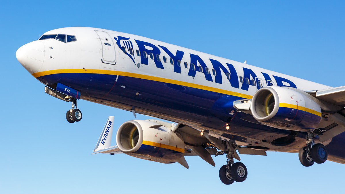 Samolot Ryanair lecący z Gdańska do Dublina musiał zawrócić i awaryjnie lądować na lotnisku im. Lecha Wałęsy po zgłoszeniu usterki technicznej. Nikomu nic się nie stało, maszyna będzie sprawdzana - informuje portal "Dziennika Bałtyckiego".