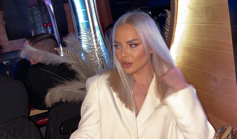 Zadrugarka na nastupima skuplja novac za mamino lečenje: "Ona je 100 posto invalid"