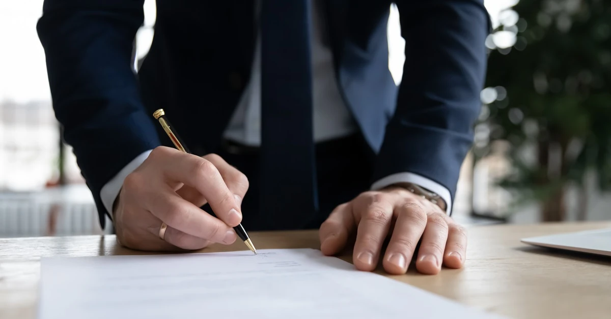 Ochrona przedemerytalna. Spełnienie tych warunków chroni seniora przed zwolnieniem