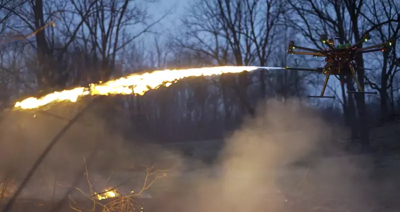 Latający miotacz ognia TF-19 Wasp firmy Throwflame