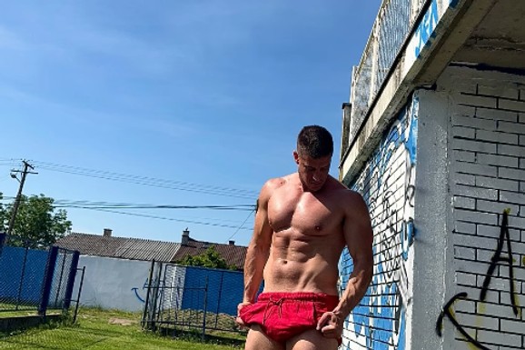 "JOŠ TRI KG MANJE" David Dragojević se skinuo i pokazao pločice: Sve puca od mišića, a evo i kako je dobio dobar rezultat (FOTO)