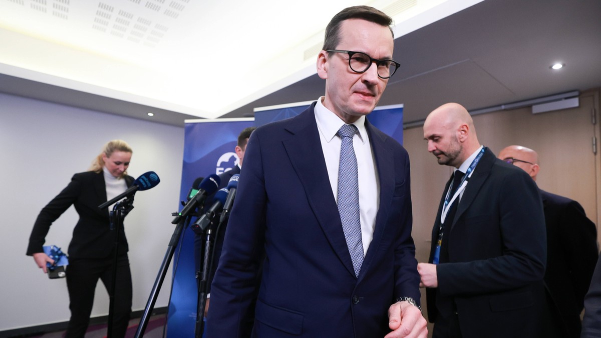 Mateusz Morawiecki krytykuje prezydenta Zełenskiego, sugerując, że powinien zająć się Ukrainą [Źródło: Onet]