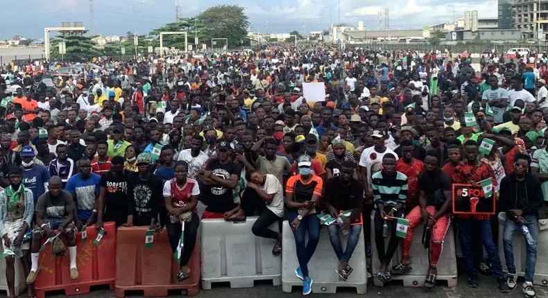 EndSARS Protesters at Lekki tollgate (Vanguard)