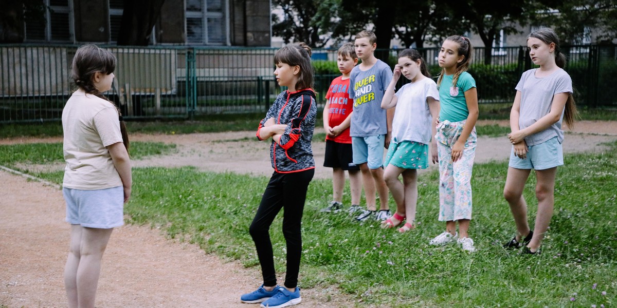 Mela wreszcie będzie miała spokój w szkole. 