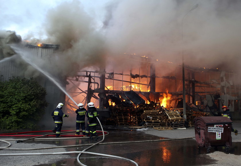 Pożar zakładu przetwórstwa papierniczego