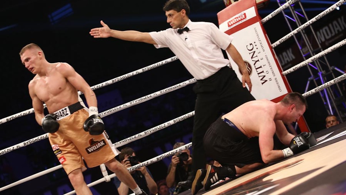 Za nami pierwsze walki na gali Wojak Boxing Night w Jastrzębiu-Zdroju, której patronem medialnym jest Onet. Już w pierwszym starciu kibice byli świadkami błyskawicznego nokautu.