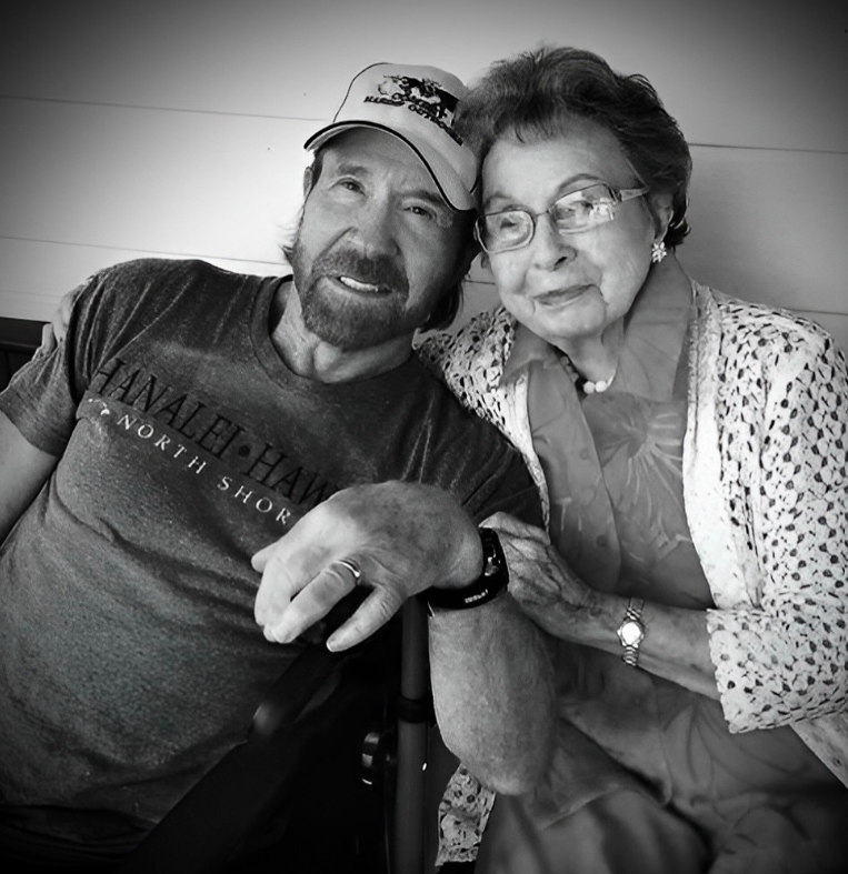 Chuck Norris s mamou.