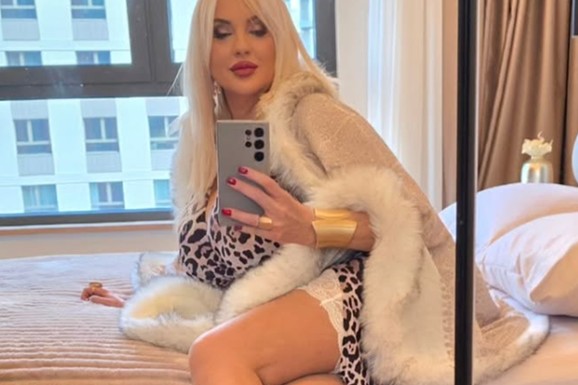 Srpskoj striptizeti sin pomaže oko intimnih snimaka: "Najbolje kad je porodična firma"