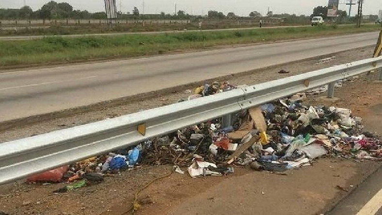 Rubbish on Tema motorway