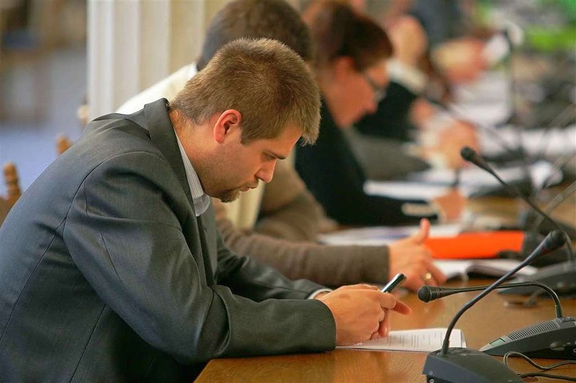 Tak "pracują" posłowie. Podejrzyj ich przez kamerę