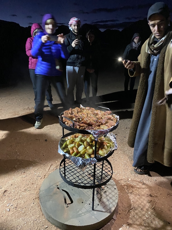 Zarb, tradycyjne beduińskie danie pieczone pod ziemią