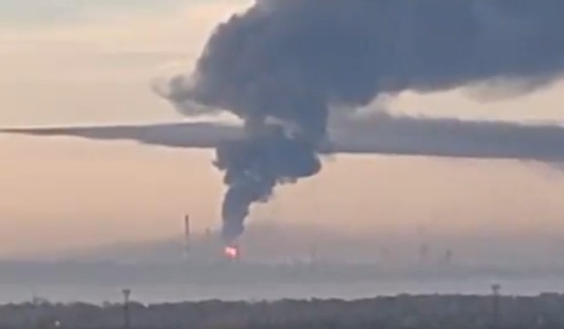 Ilustracija: Gori rafinerija nafte u Rusiji