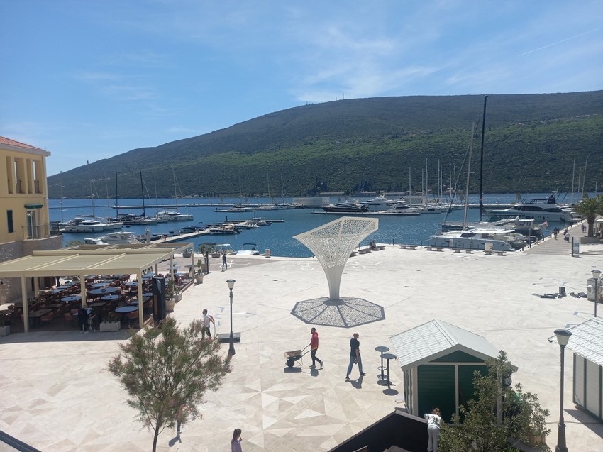 Pogled sa balkona iz apartmana