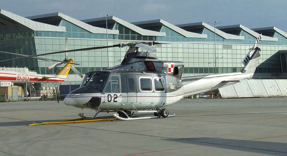 Poznań Krzesiny PL <br><br>


Bell 412HP Polish government  by Hiuppo  Wikimedia Commons